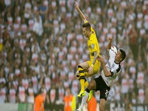 Borussia Dortmund's Marco Reus suffers cruciate ligament tear