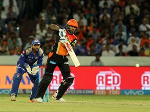 IPL 2017: Shikhar's unbeaten 62 helps SRH beat MI by 7 wickets to boost play-offs chances