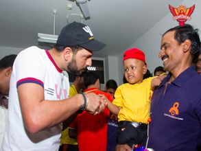 IPL 2017: Yuvraj Singh, SRH players put smiles on kids with cancer