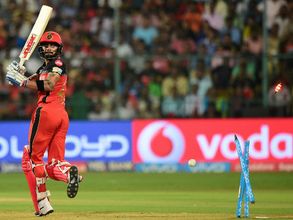 IPL 2017: Sunil Gavaskar slams RCB batsmen, asks Virat Kohli to 'look in the mirror'