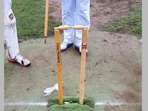 Bizarre: Middle stump uprooted but bails remain intact