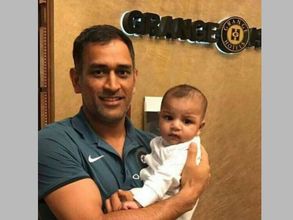 Champions Trophy: MS Dhoni gets clicked with Sarfraz Ahmed's son