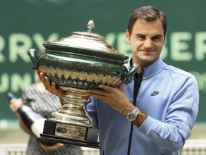 Roger Federer poised for record Wimbledon triumph