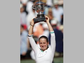 French Open: Jelena Ostapenko beat Simona Halep to win women's singles title