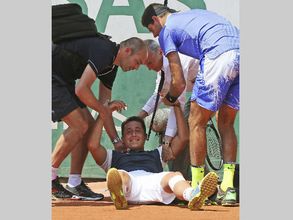 French Open: Juan Martin del Potro comforts tearful Nicolas Almagro