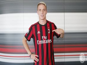 AC Milan complete seventh signing of the season