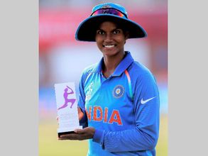 Grand welcome for Indian women cricketers in Agra