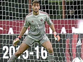 Gianluigi Donnarumma accepts contract extension with AC Milan