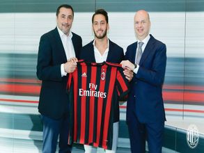 Official: AC Milan sign Turkish midfielder Hakan Calhanoglu