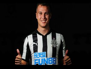Newcastle United sign Javier Manquillo from Atletico Madrid