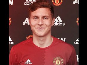 Jose Mourinho backs new signing Victor Lindelof despite shaky start