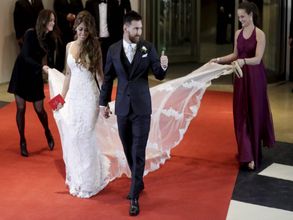 Video: Lionel Messi dancing at his wedding with wife Antonella