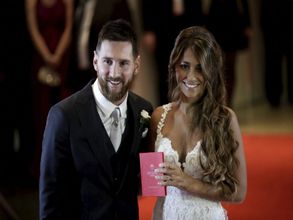 Lionel Messi weds childhood sweetheart Antonella Roccuzzo