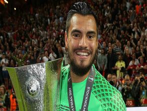 Official: Manchester United goalkeeper Sergio Romero signs new Contract