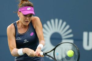 Radwanska too good for Bouchard in Connecticut