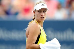 Kerber falls to Makarova, Pliskova opens title defence