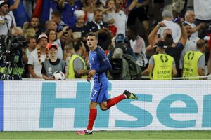 Antoine Griezmann is happy at Atletico Madrid, says teammate Juanfran