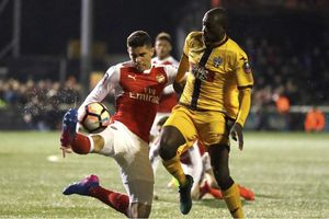 Valencia on brink of signing Arsenal defender Gabriel Paulista