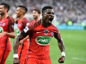 Manchester United agree deal for PSG defender Serge Aurier