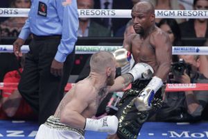 Mayweather on late-round victory: That was the game plan