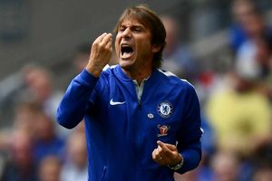 Conte hits back at Wenger: I'm not looking for sympathy over Chelsea squad