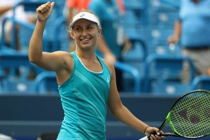 Gavrilova cause Cincinnati upset, Kvitova advances