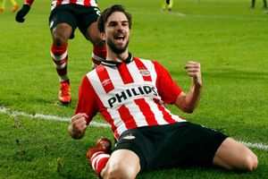 Brighton break transfer record for PSV's Propper