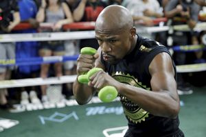 Mayweather has received huge offer to fight in UFC, says boxing coach
