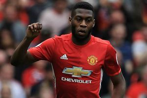 Official: Crystal Palace loan Fosu-Mensah from Manchester United