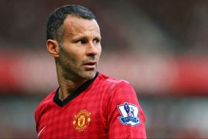 Jamie Carragher believes Ryan Giggs is not in running for Everton job