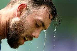 Maxwell struck by heatstroke in Bangladesh
