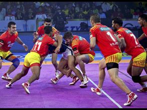 Pro Kabaddi League 2017: Gujarat Fortune Giants beat Dabang Delhi 26-20
