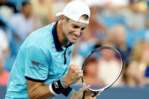 Isner, Muller through in Cincinnati