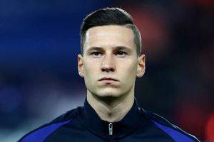 Draxler not trying to leave PSG after Neymar arrival, says agent
