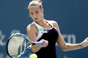 Pliskova set for Muguruza semi, Halep wins through
