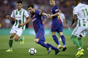 Barca honour terror attack victims in Betis win