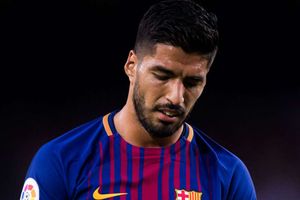 Barcelona striker Luis Suarez to miss 'four to five weeks' with knee injury