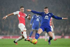 Everton midfielder Ross Barkley out for six weeks