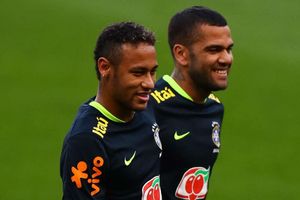 WATCH: Neymar and Brazil star show off Samba skills with dressing room keepy-uppies