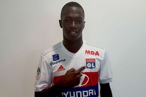 Lyon seal move for Celta's Diop