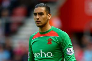 Gazzaniga joins Tottenham on five-year deal
