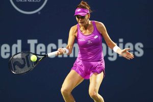 Radwanska keeps title defence alive with semi-final berth
