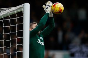 Goalkeeper Green inks Huddersfield deal