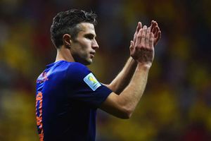 Van Persie returns to Netherlands squad for qualifiers
