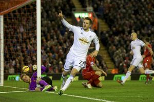 Everton close to signing Swansea's Sigurdsson