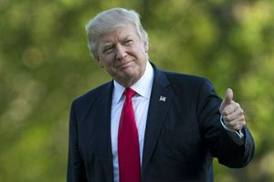 US President Donald Trump invited to Mayweather-McGregor fight
