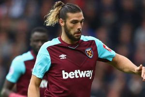 Carroll must stay fit to earn new West Ham deal, says Bilic