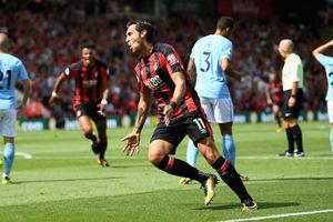 Defender Daniels signs new Bournemouth contract