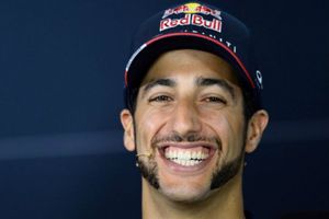 Ricciardo sets early pace in Singapore