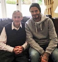 Beckham, Neville, Scholes visit childhood coach